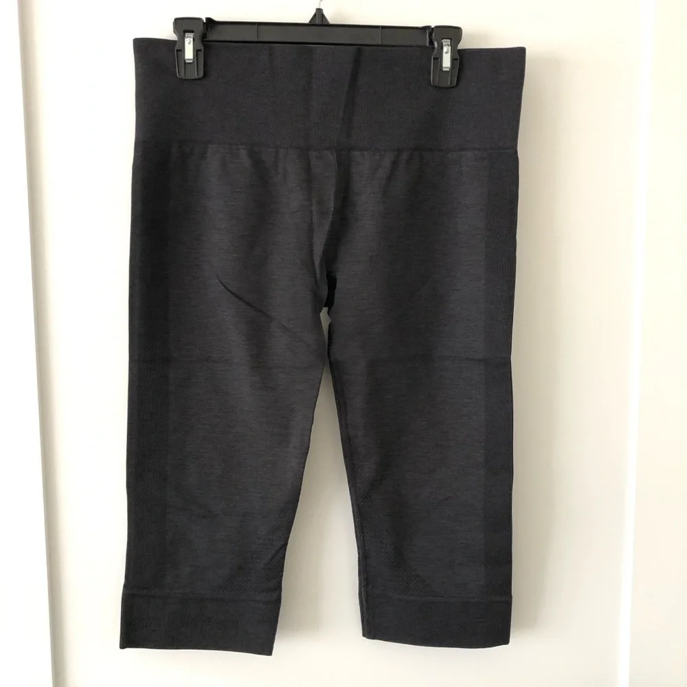 Lululemon Gray Seamlessly Crops 12